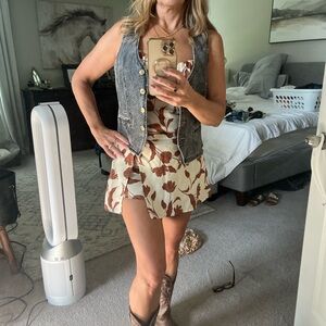 2 piece set Emory Park top and skort floral pattern with soft off white color.